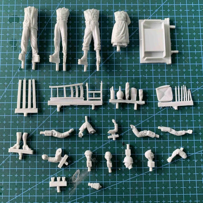 1/35 WWII German Soldiers with Civilians & Table, 4 Figures, Resin Model Figure Kit, Unassembled and Unpainted