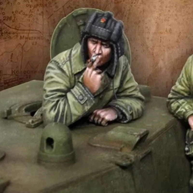 1/35 WWII Soviet Officer Advancing with PPSh-41, Resin Model Figure Kit, Unassembled and Unpainted