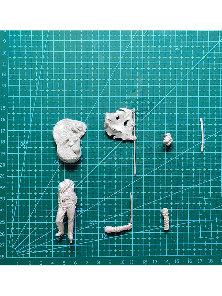 1/32 WWII Japanese Officer, Resin Model Figure Kit, Unassembled and Unpainted