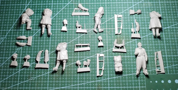 1/35 WWII Soviet Infantry Squad Assaulting, 12 Figures, Resin Model Diorama Kit, Unassembled and Unpainted