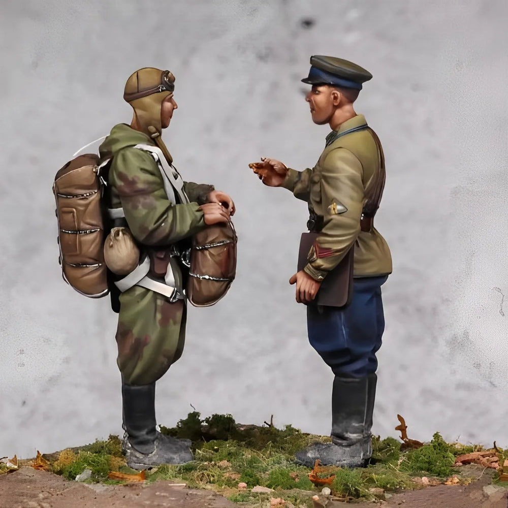 1/35 WWII Soviet Red Army Airborne, 2 Figures, Resin Model Figure Kit, Unassembled and Unpainted