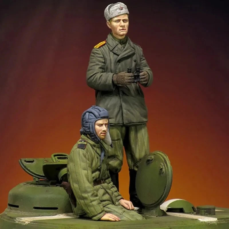 1/35 WWII Soviet Tank Officer and Crew, 2 Figures, Resin Model Figure Kit, Unassembled and Unpainted