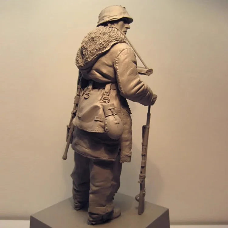 1/16 Modern British Infantryman with Greatcoat and Rifle, Resin Model Figure Kit, Unassembled and Unpainted
