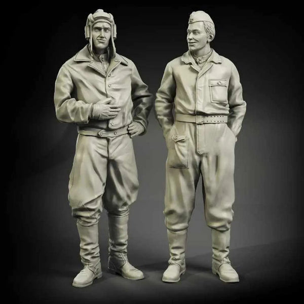1/35 WWII Soviet Tank Crew with Cap and Helmet, 2 Figures, Resin Model Figure Kit, Unassembled and Unpainted