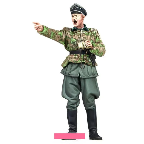 1/16 WWII German Officer Commanding in Splinter Camo, Resin Model Figure Kit, Unassembled and Unpainted