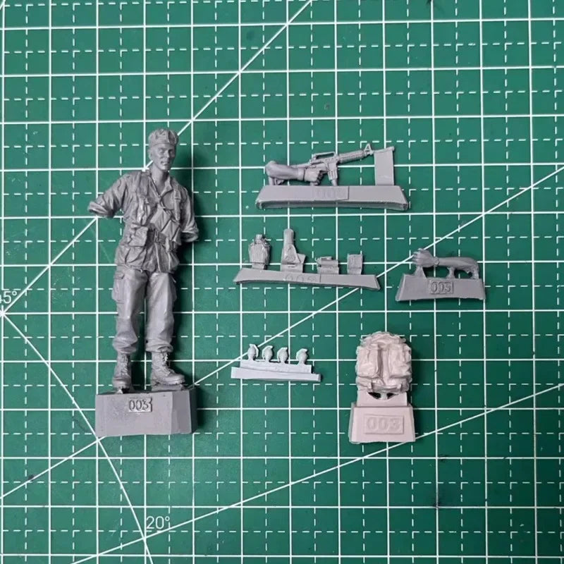 1/35 Vietnam War US Infantry Sergeant, Resin Model Figure Kit, Unassembled and Unpainted