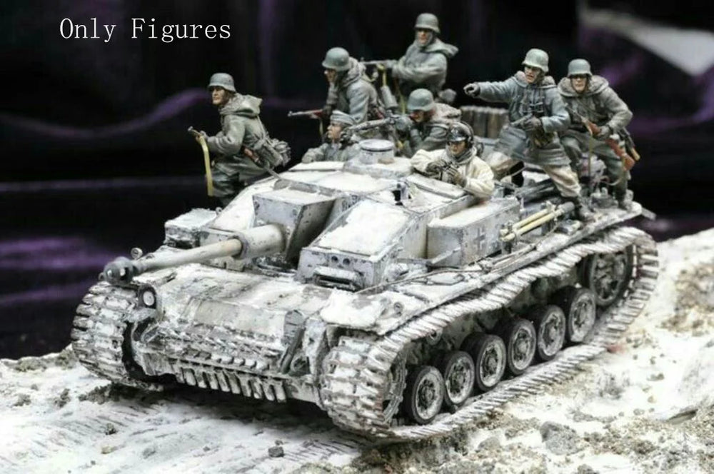 1/35 WWII Soldiers, 8 Figures, Resin Model Figure Kit, Unassembled and Unpainted