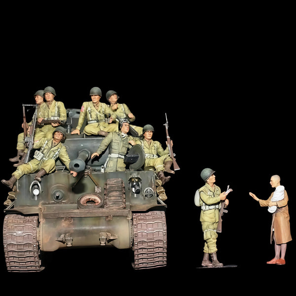 1/35 WWII Tank Crew and Soldiers with Civilian, 9 Figures, Resin Model Figure Kit, Unassembled and Unpainted