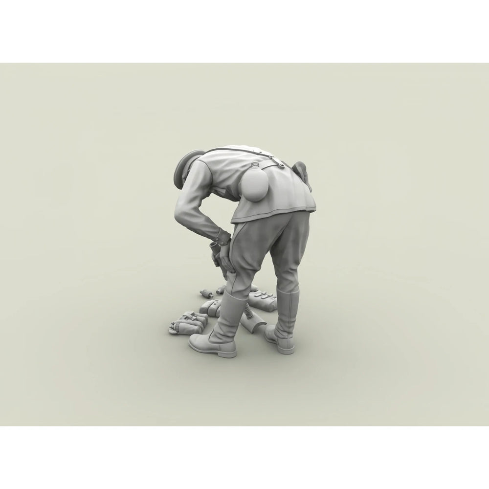 1/35 WWII Soviet Red Army Soldier with Mortar, Resin Model Figure Kit, Unassembled and Unpainted