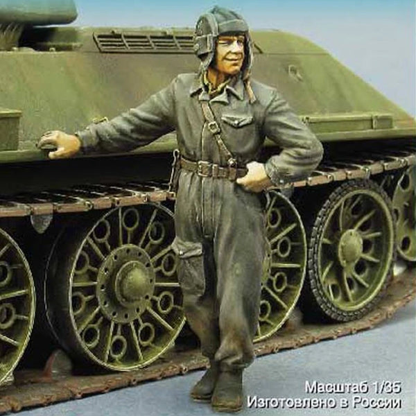 1/35 WWII Soviet Tank Crewman, Resin Model Figure Kit, Unassembled and Unpainted