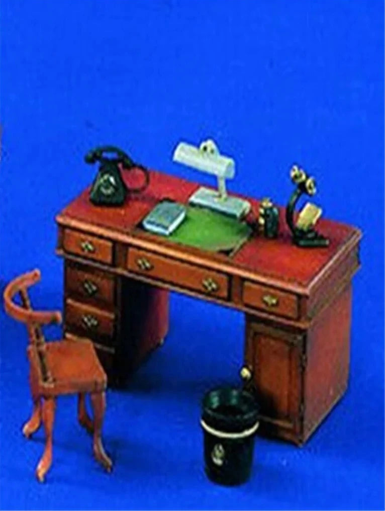 1/35 Modern Office Desk Scene, Resin Model Diorama Kit, Historical Theme, Unassembled and Unpainted