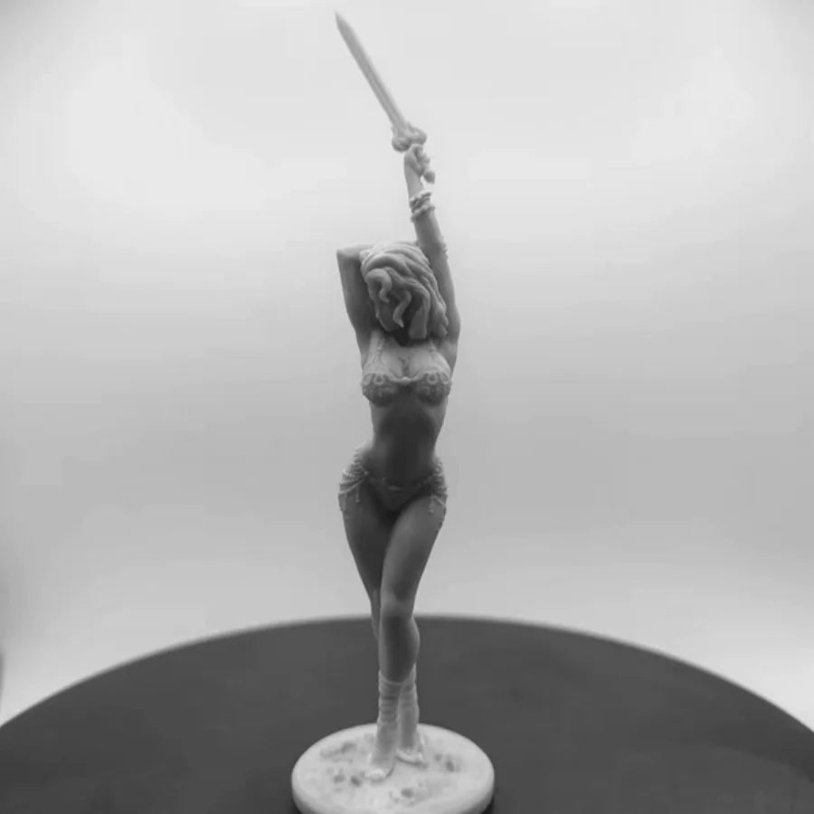 1/24 Fantasy Female Warrior Attacking with Spear, Resin Model Figure Kit, Unassembled and Unpainted