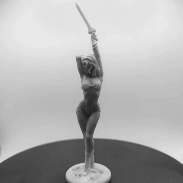 1/24 Fantasy Female Warrior Attacking with Spear, Resin Model Figure Kit, Unassembled and Unpainted