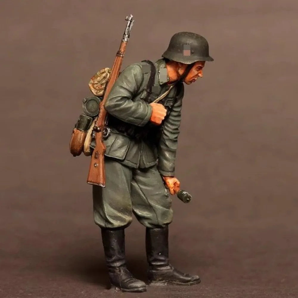 1/35 WWII German Wehrmacht Briefing, 6 Figures, Resin Model Figure Kit, Unassembled and Unpainted