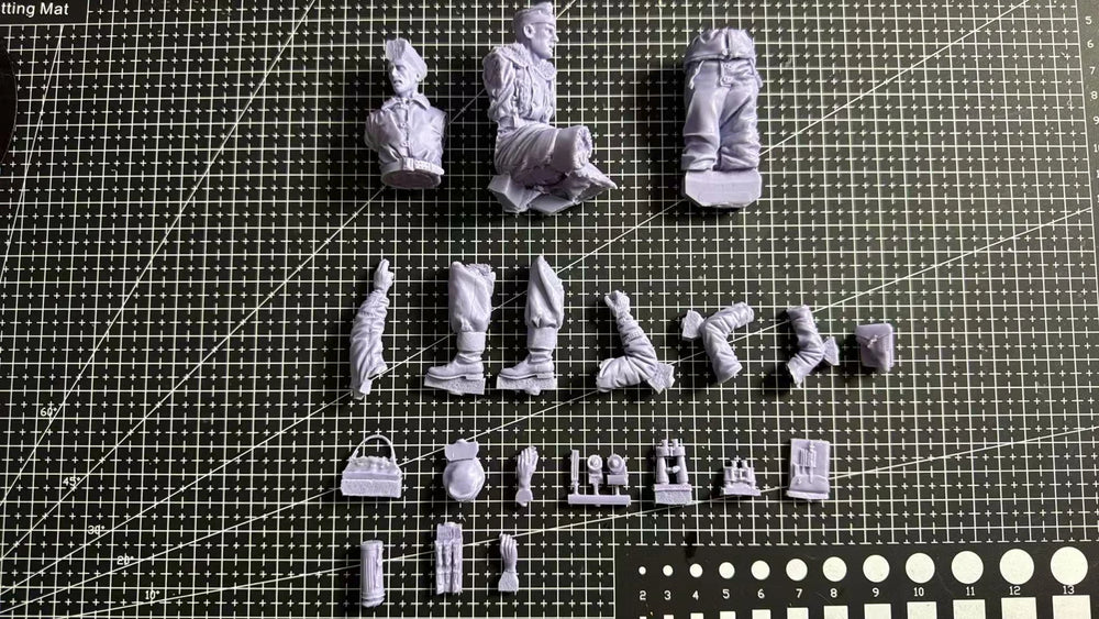 1/16 WWII German Panzer Crew Set, 2 Figures, Resin Model Figure Kit, Unassembled and Unpainted