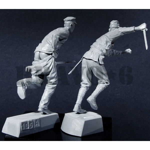 1/35 WWII Japanese Infantry Close Combat Assault, 4 Figures, Resin Model Figure Kit, Unassembled and Unpainted