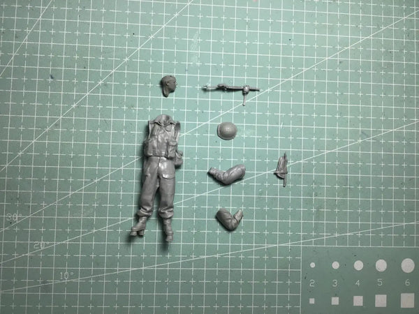 1/35 WWII German Infantryman Advancing, Resin Model Figure Kit, Unassembled and Unpainted