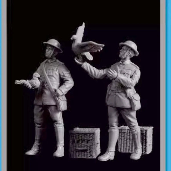1/35 WWII British Soldiers with Pigeon, 2 Figures, Resin Model Figure Kit, Unassembled and Unpainted
