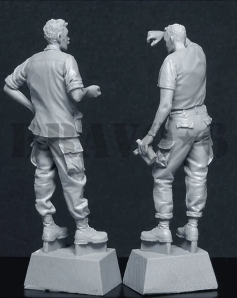 1/35 Vietnam War US Army Tank Soldiers, 2 Figures, Resin Model Figure Kit, Unassembled and Unpainted