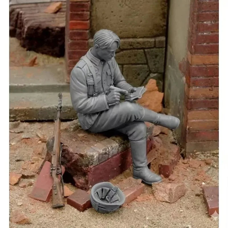 1/35 WWII German Soldier Reclining, Resin Model Figure Kit, Unassembled and Unpainted