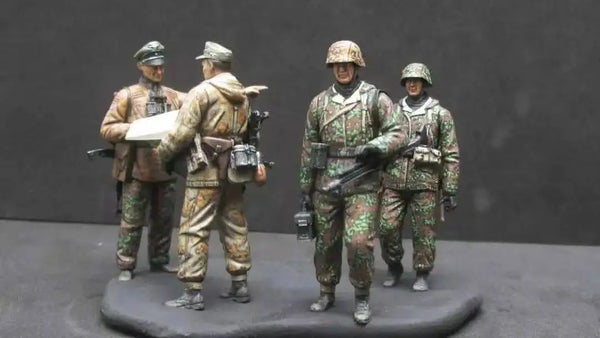 1/35 Modern Infantry Soldiers with Tactical Gear, 4 Figures, Resin Model Figure Kit, Unassembled and Unpainted