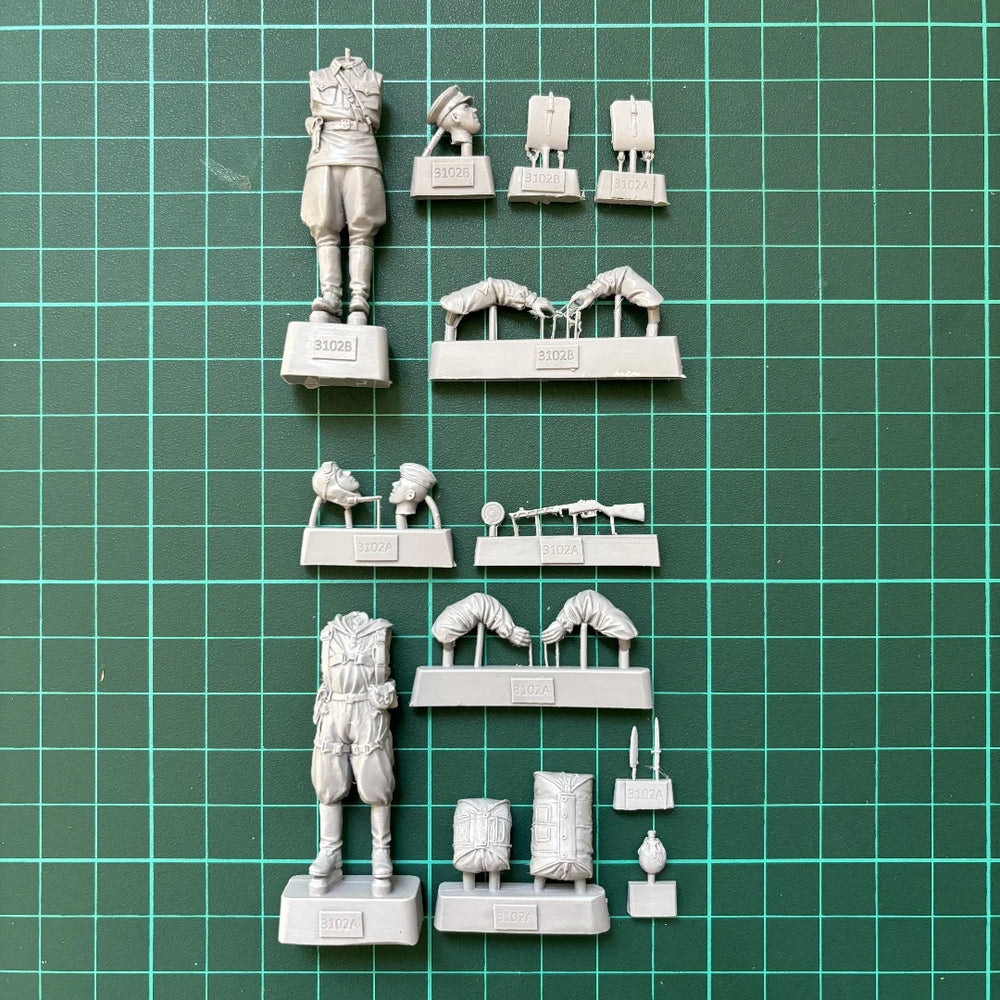 1/35 WWII Soviet Red Army Airborne, 2 Figures, Resin Model Figure Kit, Unassembled and Unpainted