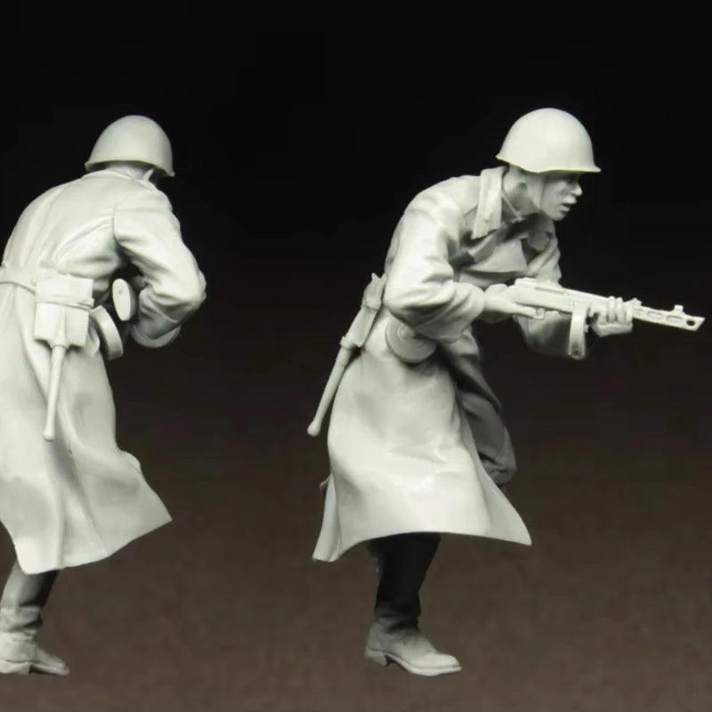 1/35 WWII Soviet Infantry in Greatcoats Assaulting, 5 Figures, Resin Model Figure Kit, Unassembled and Unpainted