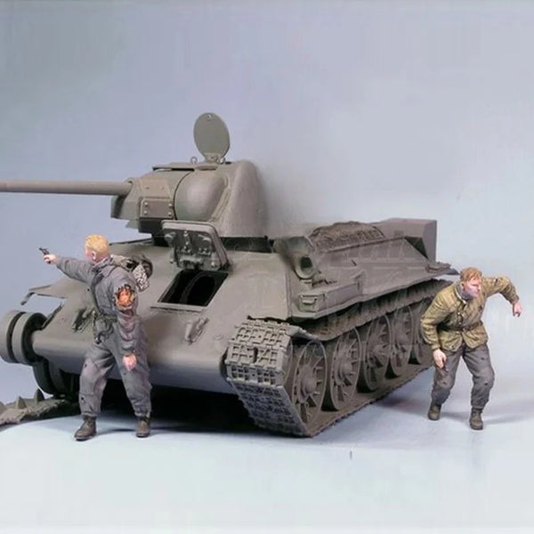 1/35 WWII Soviet Tank Crew Loader and Gunner, 2 Figures, Resin Model Figure Kit, Unassembled and Unpainted