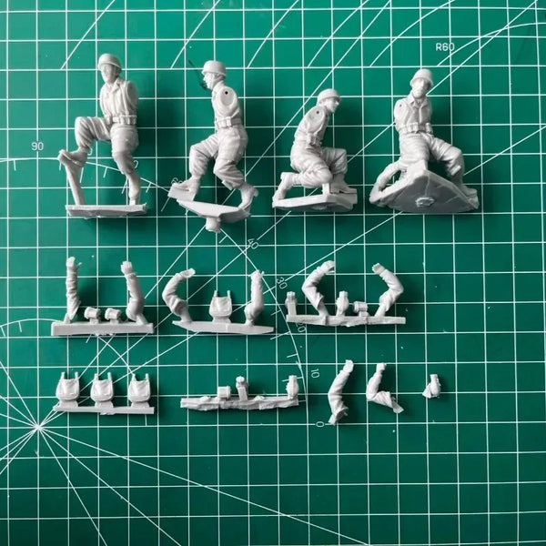 1/35 WWII German Paratroopers with PaK40, 4 Figures, Resin Model Figure Kit, Unassembled and Unpainted