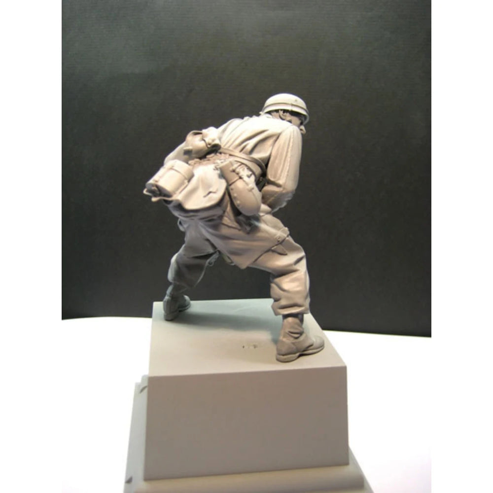 1/16 WWII German Fallschirmjäger Charging Forward, Resin Model Figure Kit, Unassembled and Unpainted