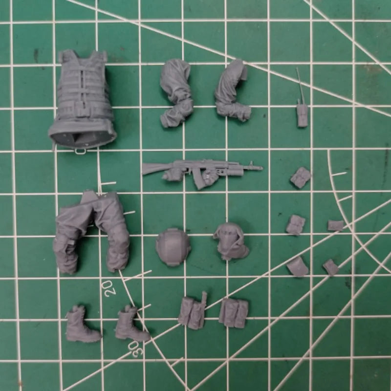 1/35 Modern Russian Soldier in Tactical Body Armor, Resin Model Figure Kit, Unassembled and Unpainted