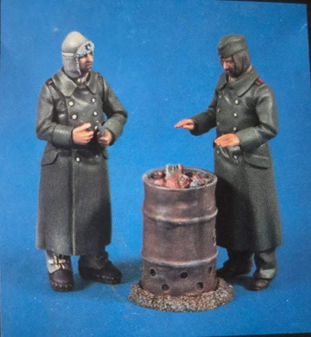 1/35 WWII German Luftwaffe Commander with Flight Helmet, 2 Figures, Resin Model Figure Kit, Unassembled and Unpainted