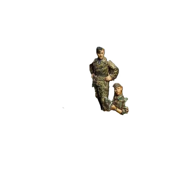 1/35 WWII Soviet Officer and Kneeling Soldier, 4 Figures, Resin Model Figure Kit, Unassembled and Unpainted