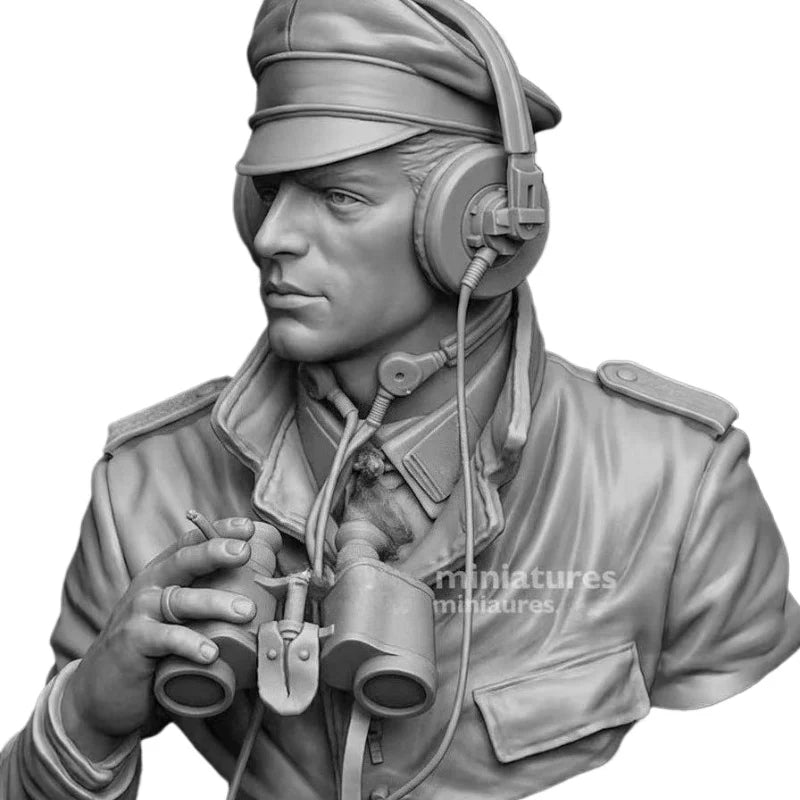 1/10 WWII German Tank Commander with Radio and Binoculars, Resin Model Bust Kit, Unassembled and Unpainted