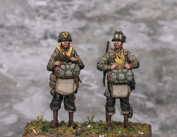 1/35 WWI German Officers with Yellow Armbands, 2 Figures, Resin Model Figure Kit, Unassembled and Unpainted