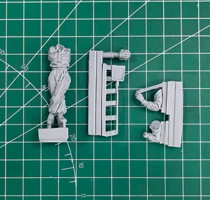 1/35 WWI Soldier at Rest, Resin Model Figure Kit, Unassembled and Unpainted