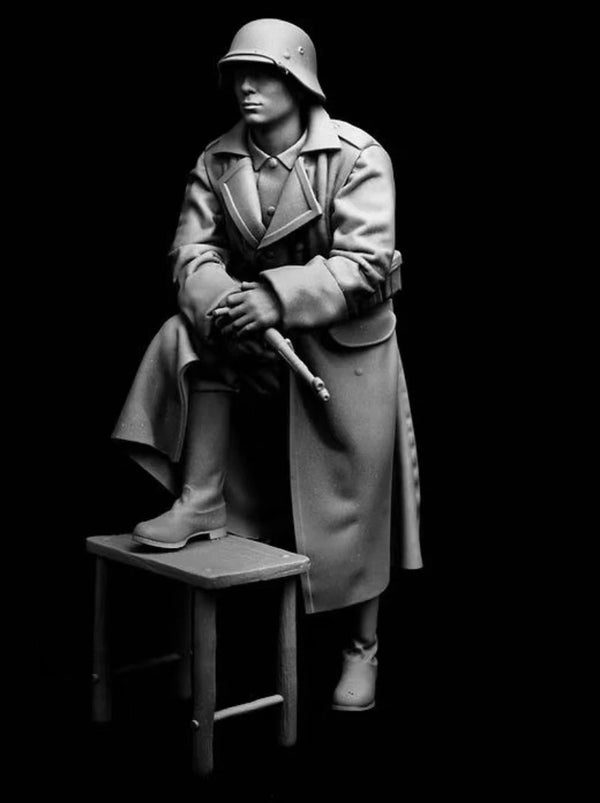 1/16 WWII German Eastern Front Soldier, 2 Figures, Resin Model Figure Kit, Unassembled and Unpainted