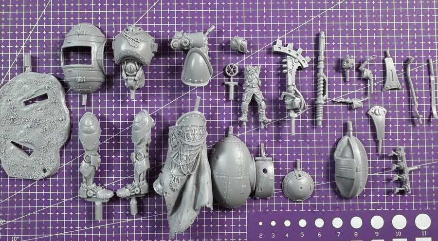 Steampunk Powered Exoskeleton Suit with Child Figure 1/24 Resin Model Kit - resin model view 2