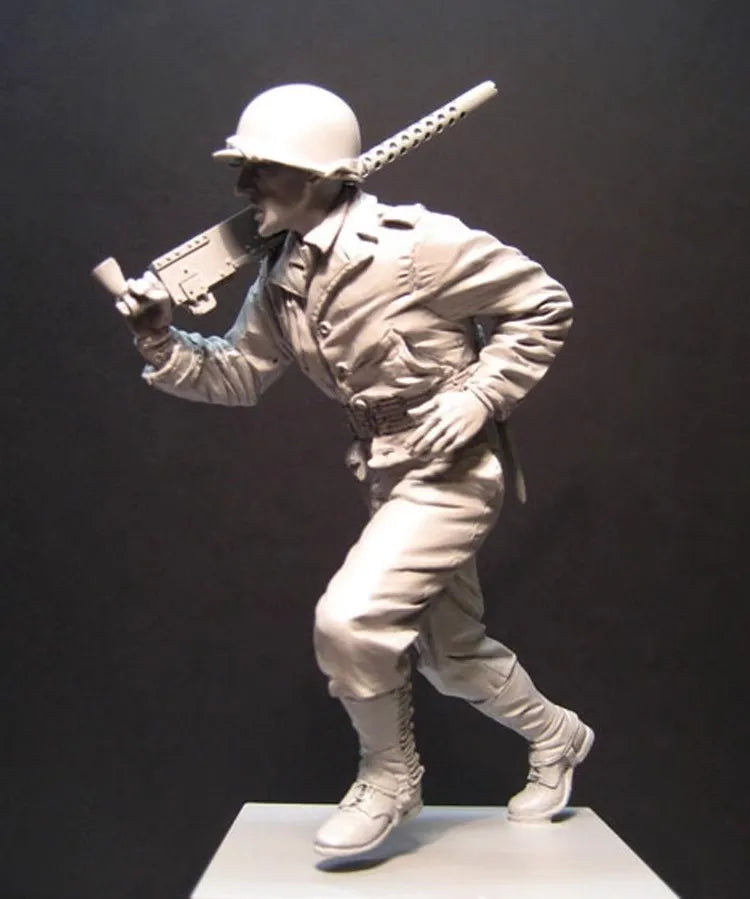 1/16 WWI German Infantryman Charging with Bayonet, Resin Model Figure Kit, Unassembled and Unpainted