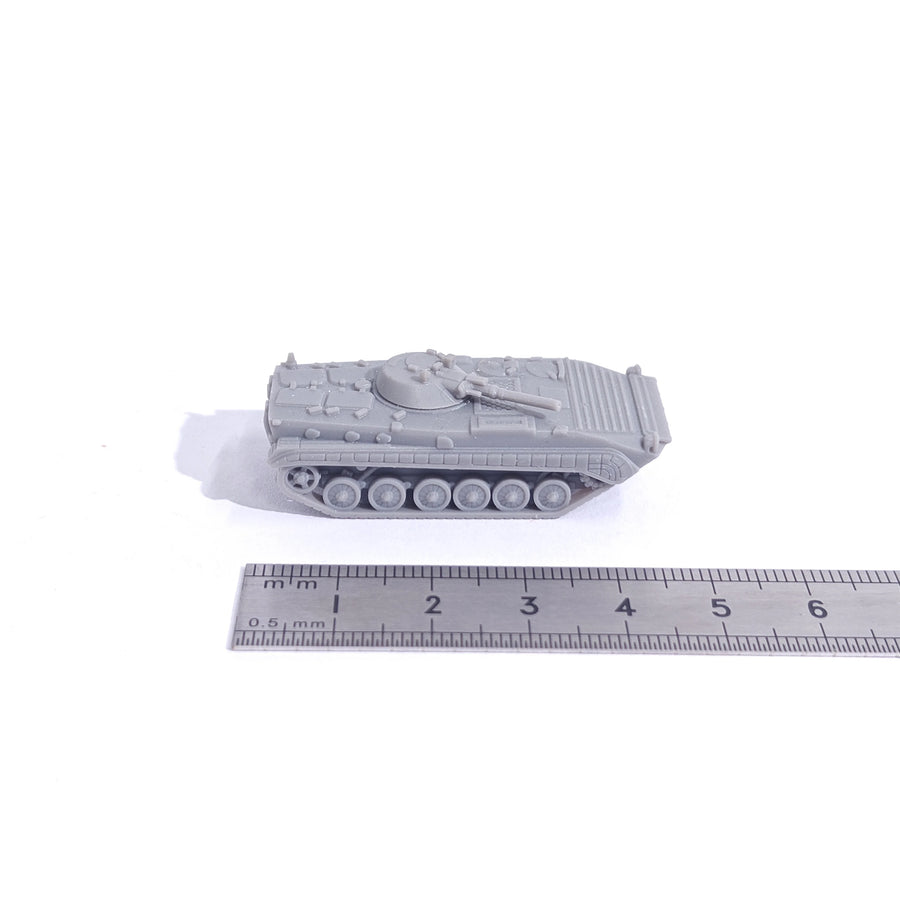 1/144 Scale BMP-1 Infantry Fighting Vehicle Unpainted Miniatures Reisn Model Kits