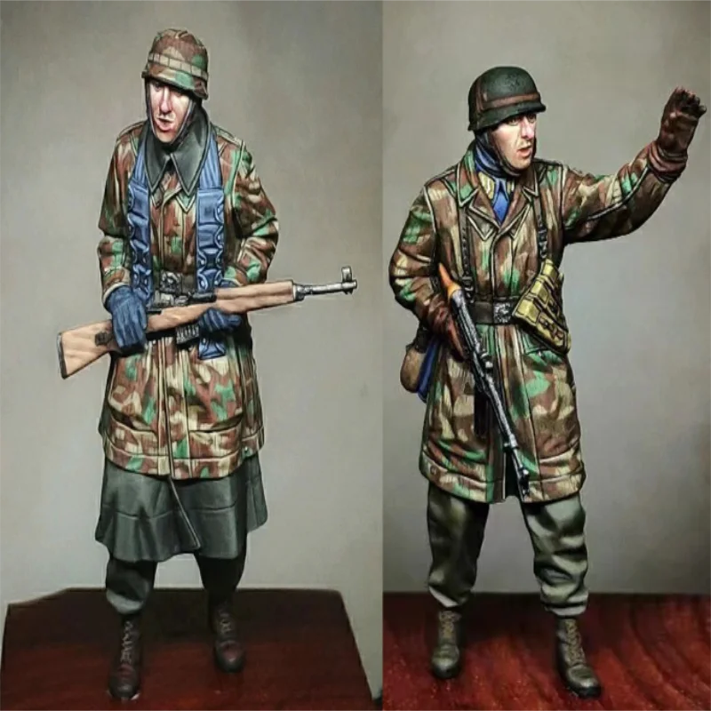 1/35 WWII German Signaling Officer with Rifleman, 2 Figures, Resin Model Figure Kit, Unassembled and Unpainted