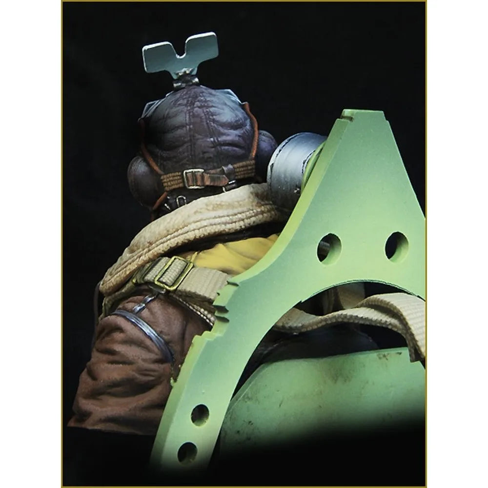 1/10 WWII British Pilot with Oxygen Mask, Resin Model Bust Kit, Unassembled and Unpainted