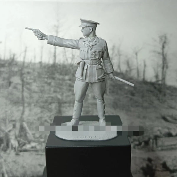 1/35 WWI British Officer Directing Troops, Resin Model Figure Kit, Unassembled and Unpainted