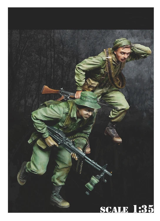 1/35 WWII Soldier Combat Pose, 2 Figures, Resin Model Figure Kit, Unassembled and Unpainted