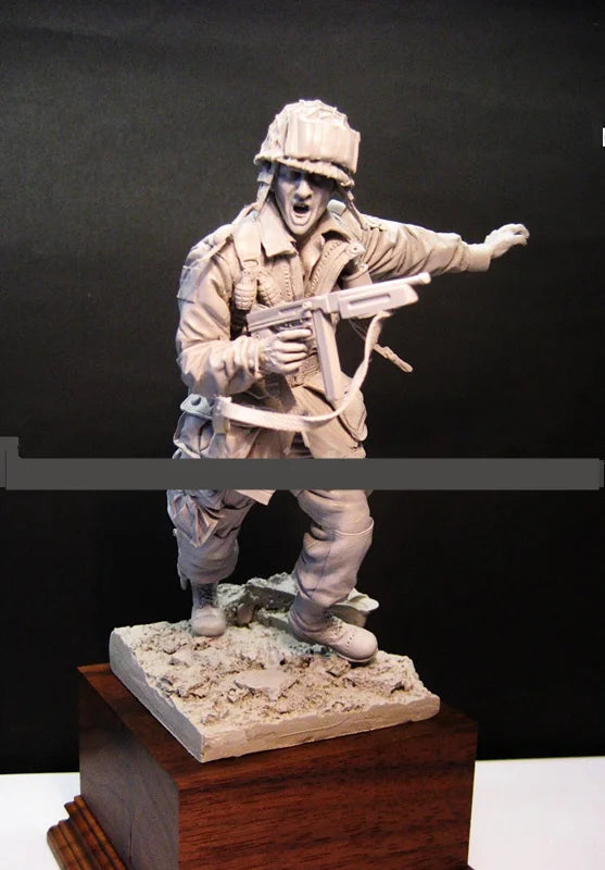 1/16 WWII Indian Army Infantryman Advancing with Bayonet, Resin Model Figure Kit, Unassembled and Unpainted