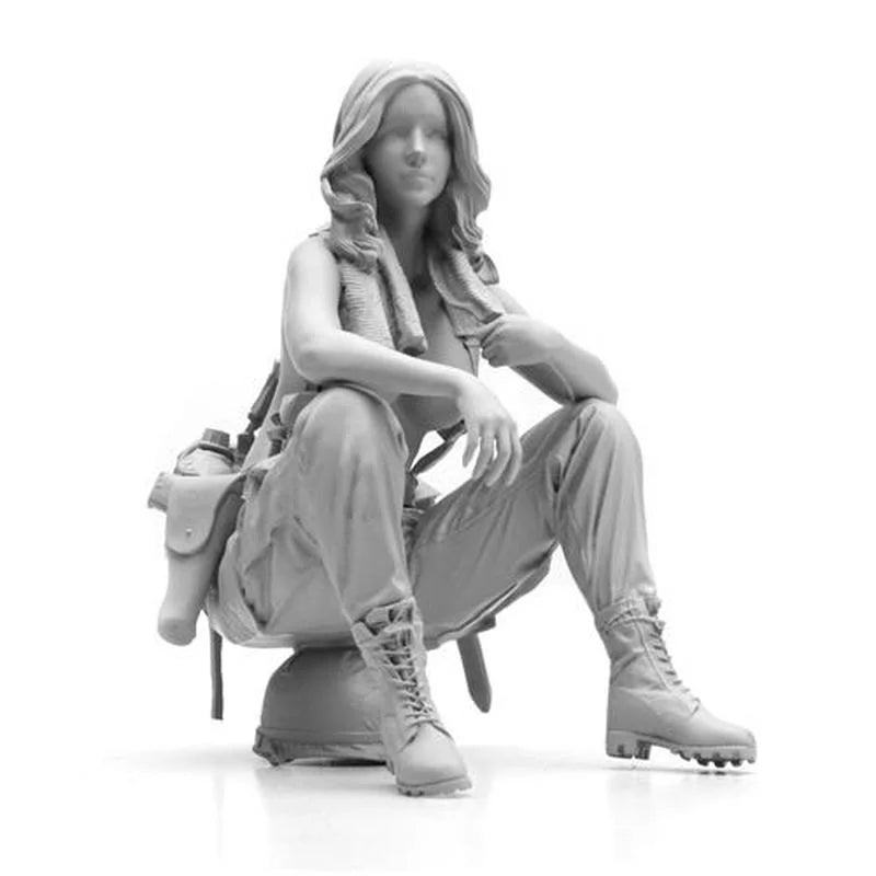 1/24 Modern Tactical Operator in Crouch, Resin Model Figure Kit, Unassembled and Unpainted