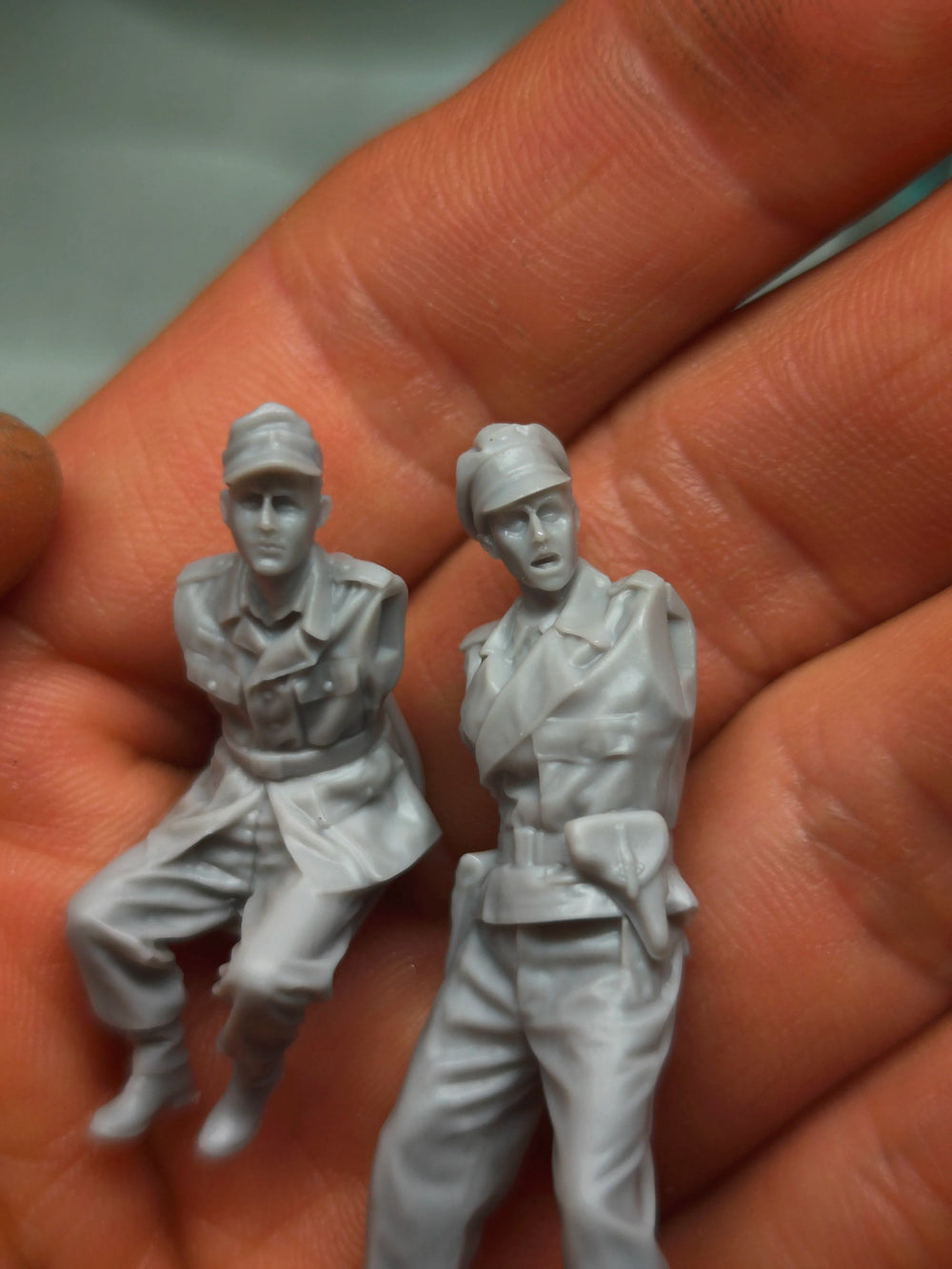 1/35 WWII German DAK Jeep Crew with MG42, 2 Figures, Resin Model Figure Kit, Unassembled and Unpainted