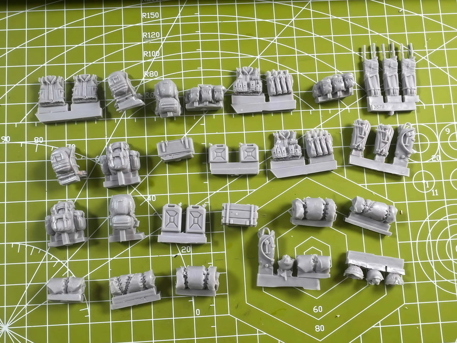 WWII Military Gear & Equipment Accessory Sprue Set 1/35 Resin Kit - unpainted resin model kit