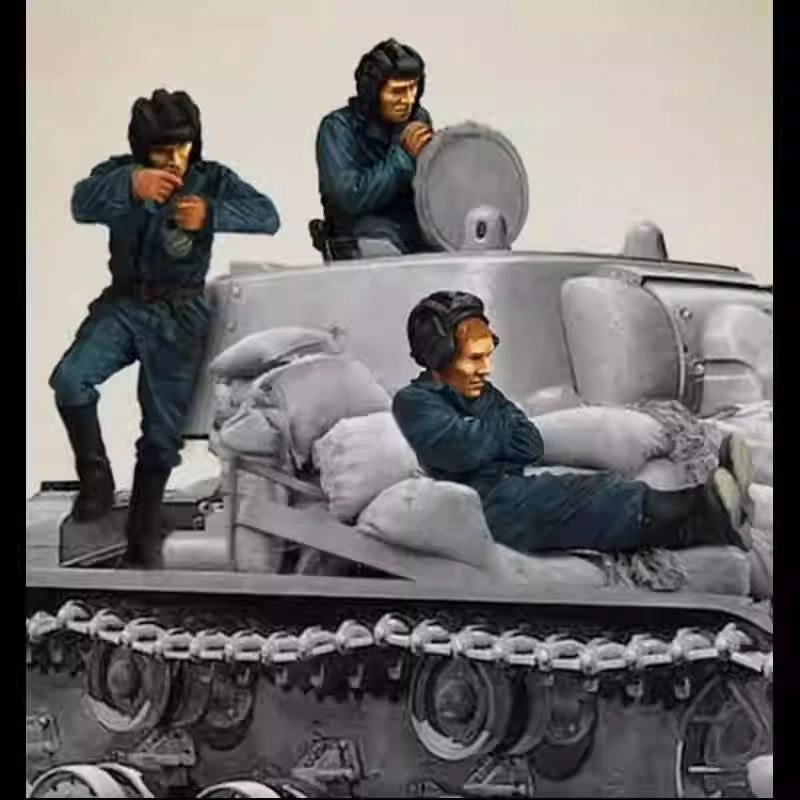 1/35 WWII Soviet Tank Crew in Action Positions, 3 Figures, Resin Model Figure Kit, Unassembled and Unpainted