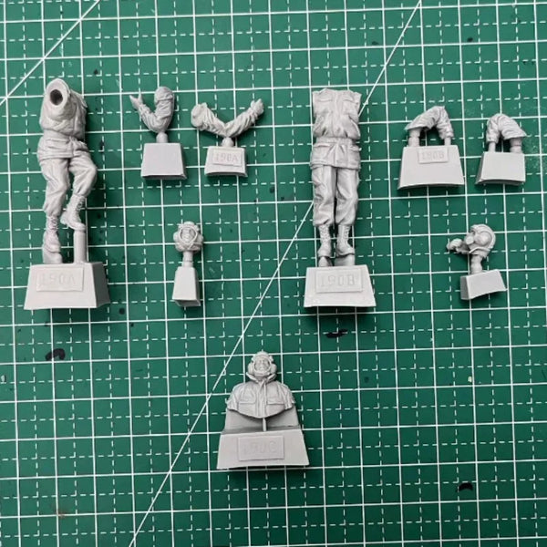1/35 Modern Russian Tank Crew with Mounted Gunner, 3 Figures, Resin Model Figure Kit, Unassembled and Unpainted